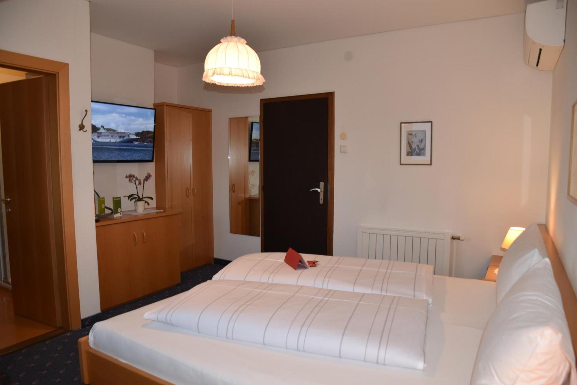 Angerburg Blumenhotel Appiano Sulla Strada Del Vino Cameră foto